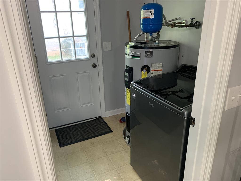 Room for Rent in House