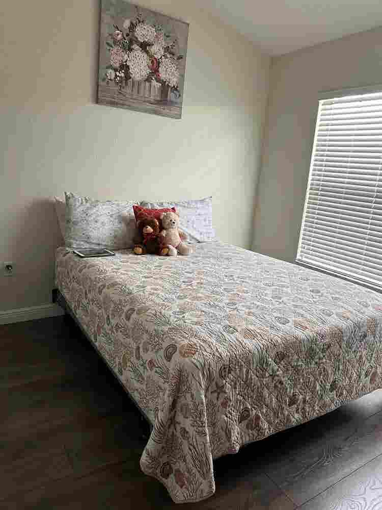 Townhouse: Very Clean room for rent