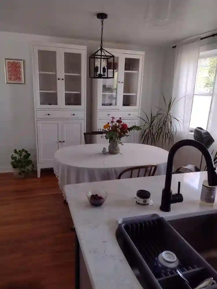 CLEAN, QUIET 2-ROOM SUITE Incl Util