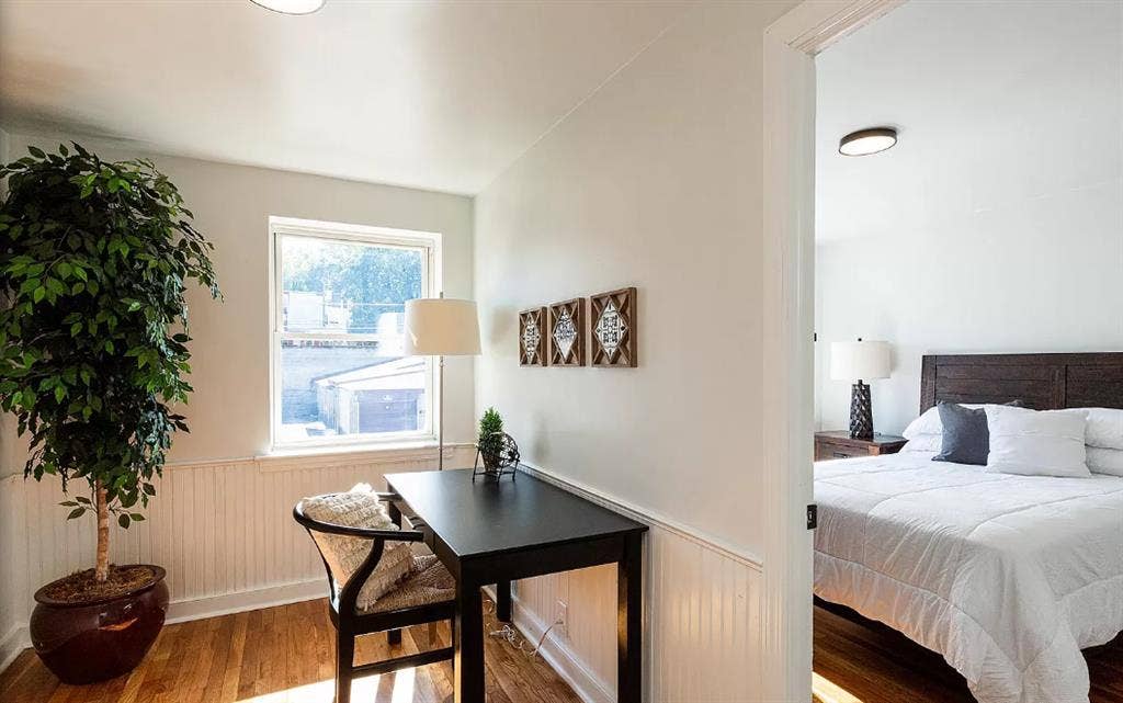 CLEAN, QUIET 2-ROOM SUITE Incl Util