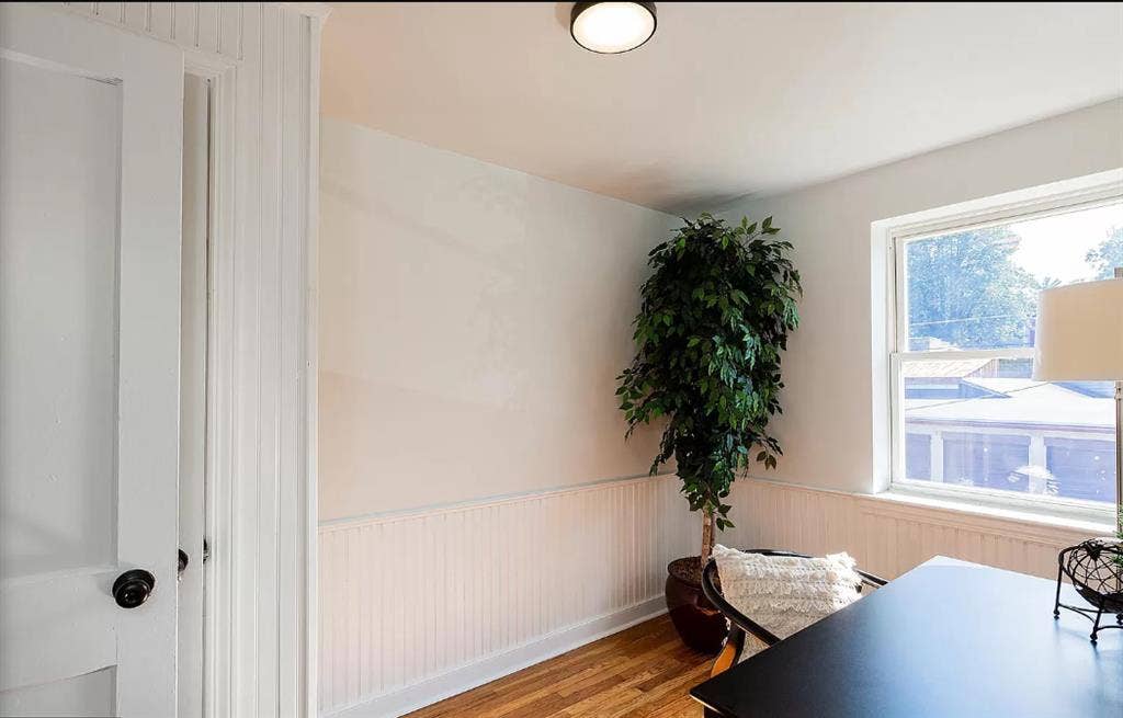 CLEAN, QUIET 2-ROOM SUITE Incl Util