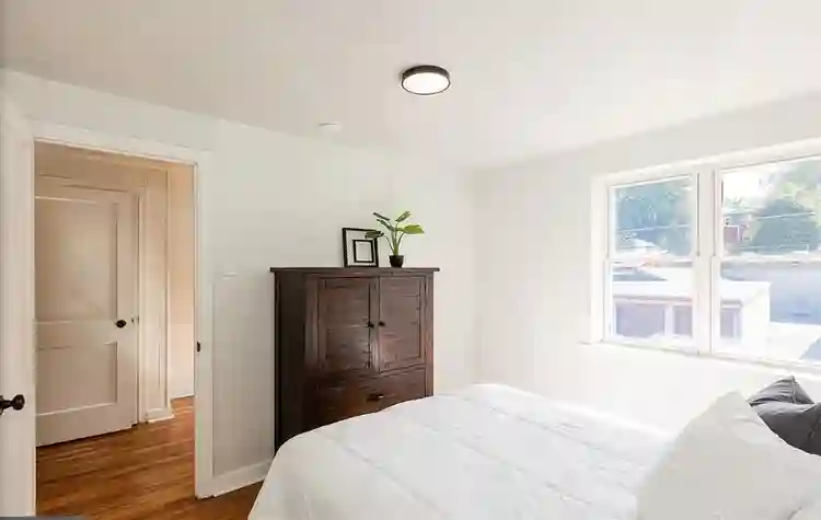 CLEAN, QUIET 2-ROOM SUITE Incl Util