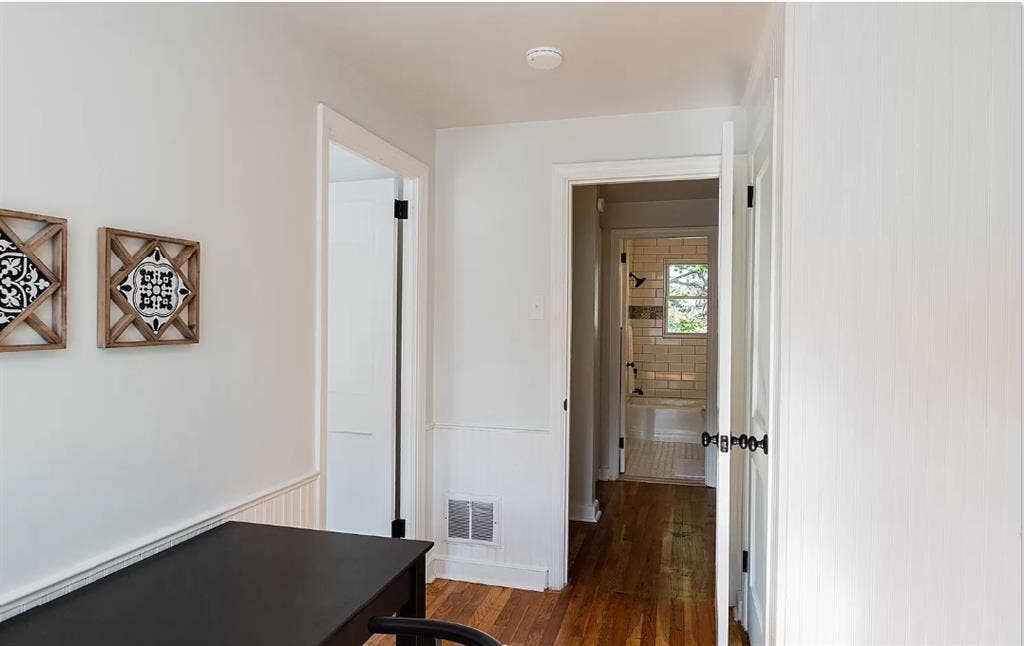 CLEAN, QUIET 2-ROOM SUITE Incl Util