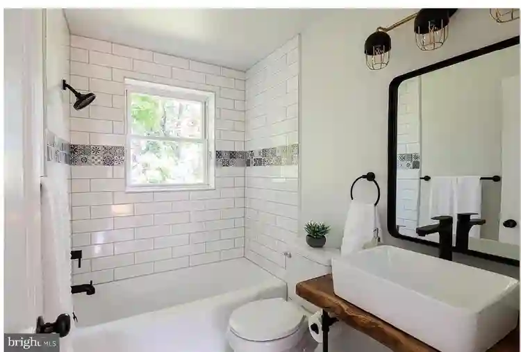 CLEAN, QUIET 2-ROOM SUITE Incl Util