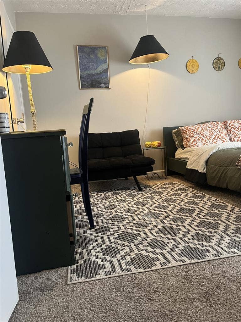 Room in beautiful Decatur home,