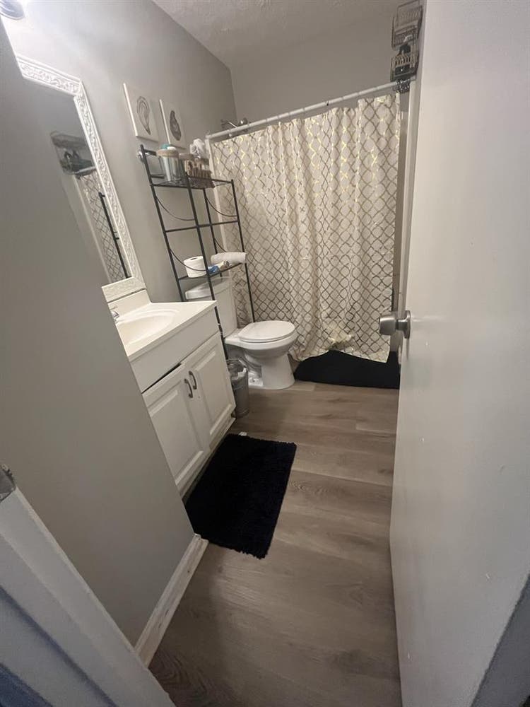 Room in beautiful Decatur home,