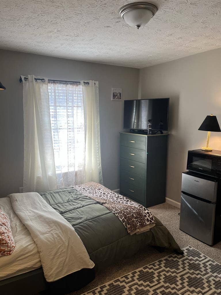 Room in beautiful Decatur home,