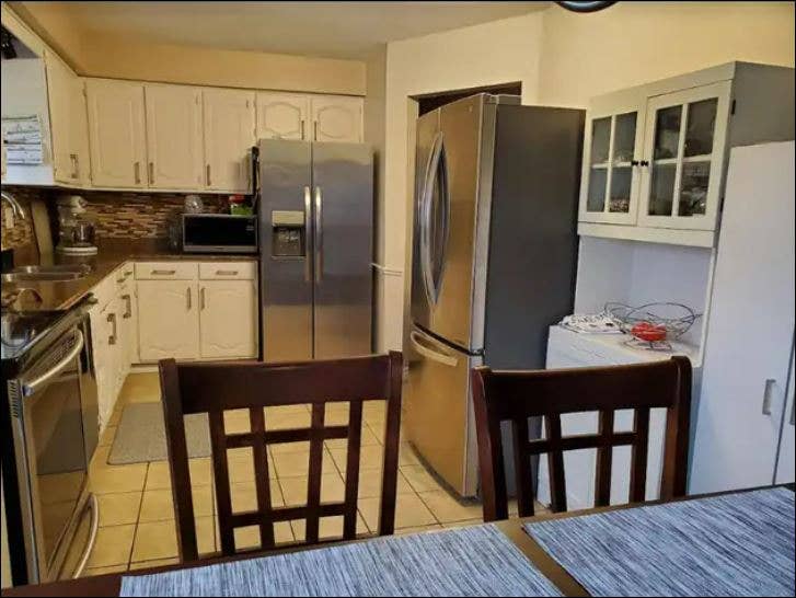 Female room rental -Avail. April 1