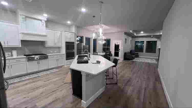 Room Available in Arlington-Female