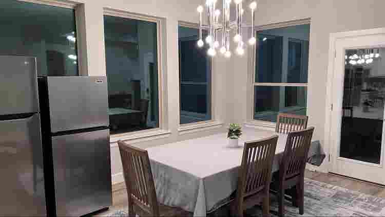 Room Available in Arlington-Female