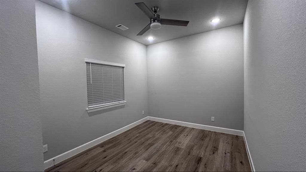 Room Available in Arlington-Female