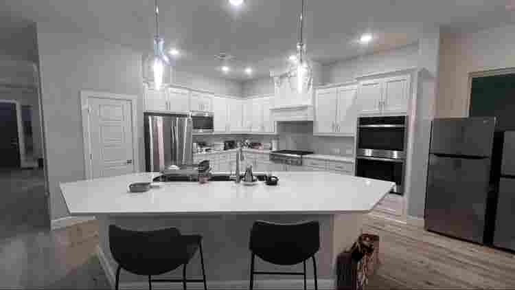 Room Available in Arlington-Female
