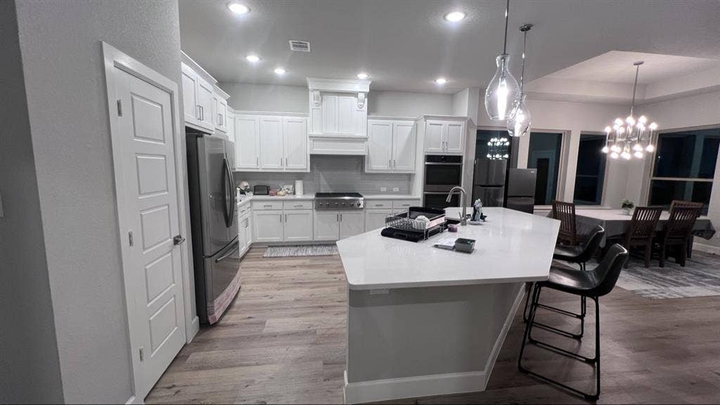 Room Available in Arlington-Female