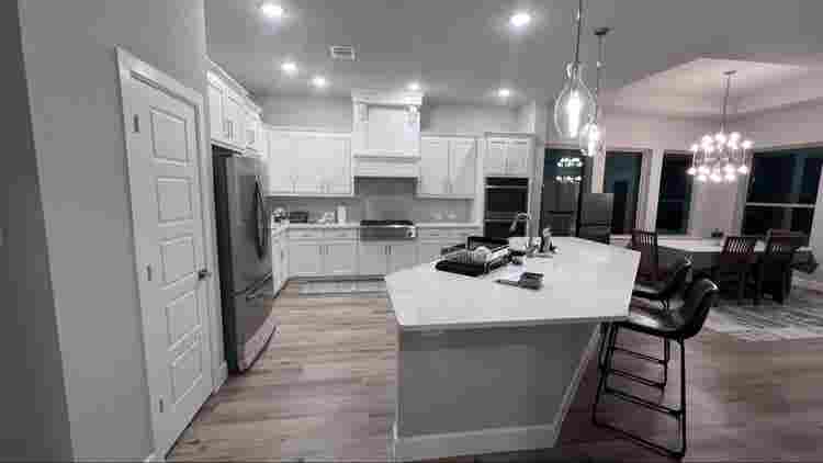 Room Available in Arlington-Female