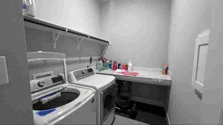 Room Available in Arlington-Female