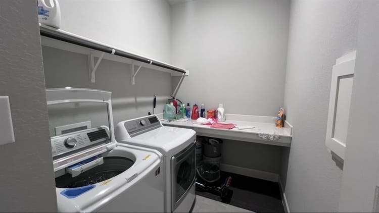 Room Available in Arlington-Female