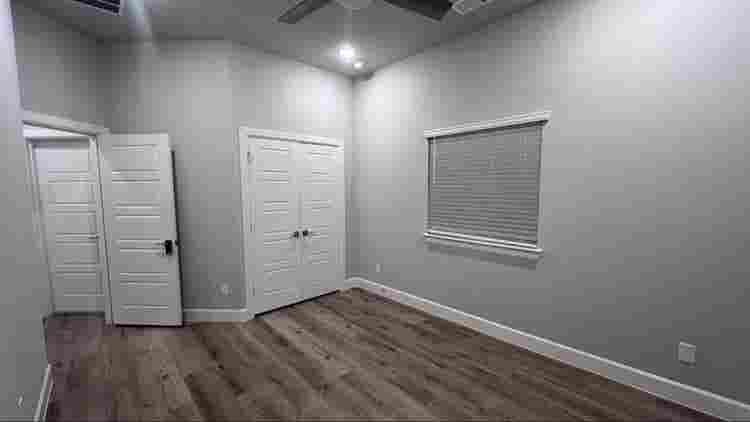 Room Available in Arlington-Female
