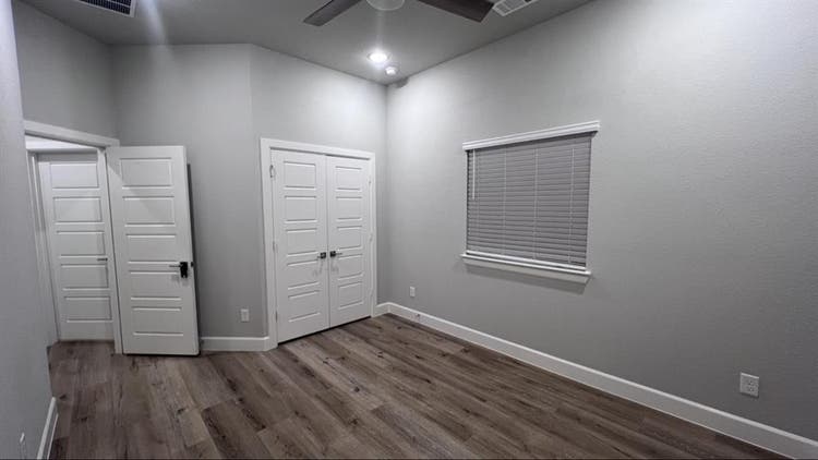 Room Available in Arlington-Female