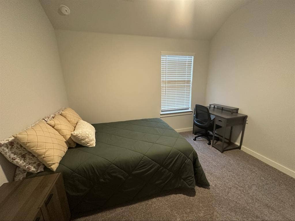 FEMALES ONLY ROOM FOR RENT w/ bath