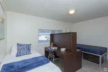 Girls only!
Shared Room, Fall