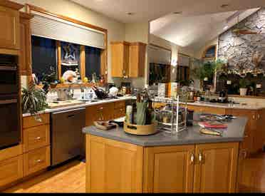 Housemate - Lakeside county home