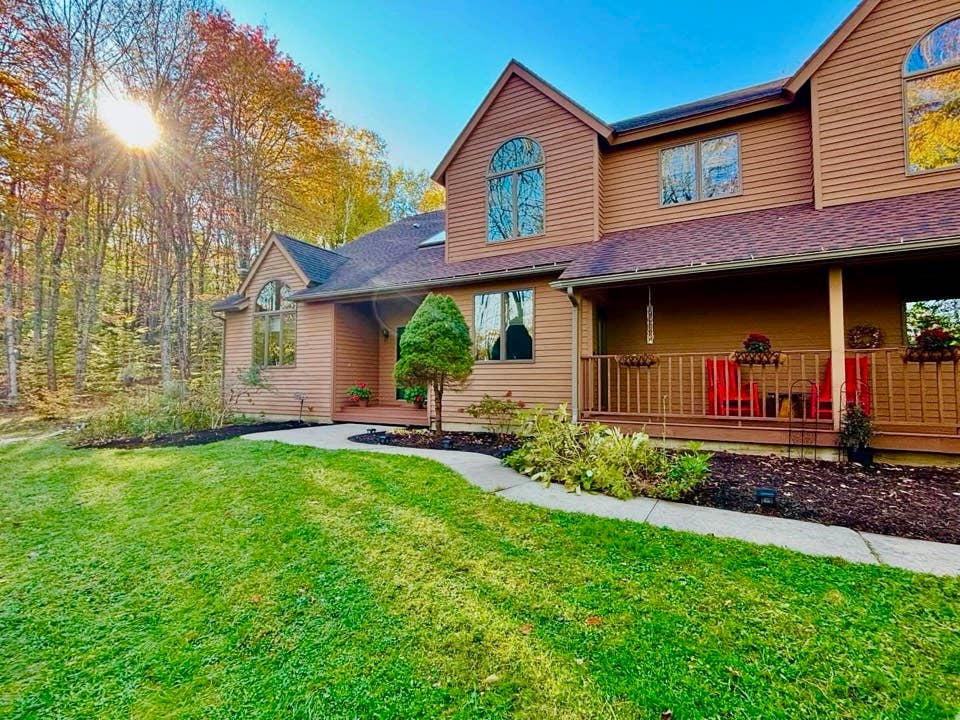 Housemate - Lakeside county home
