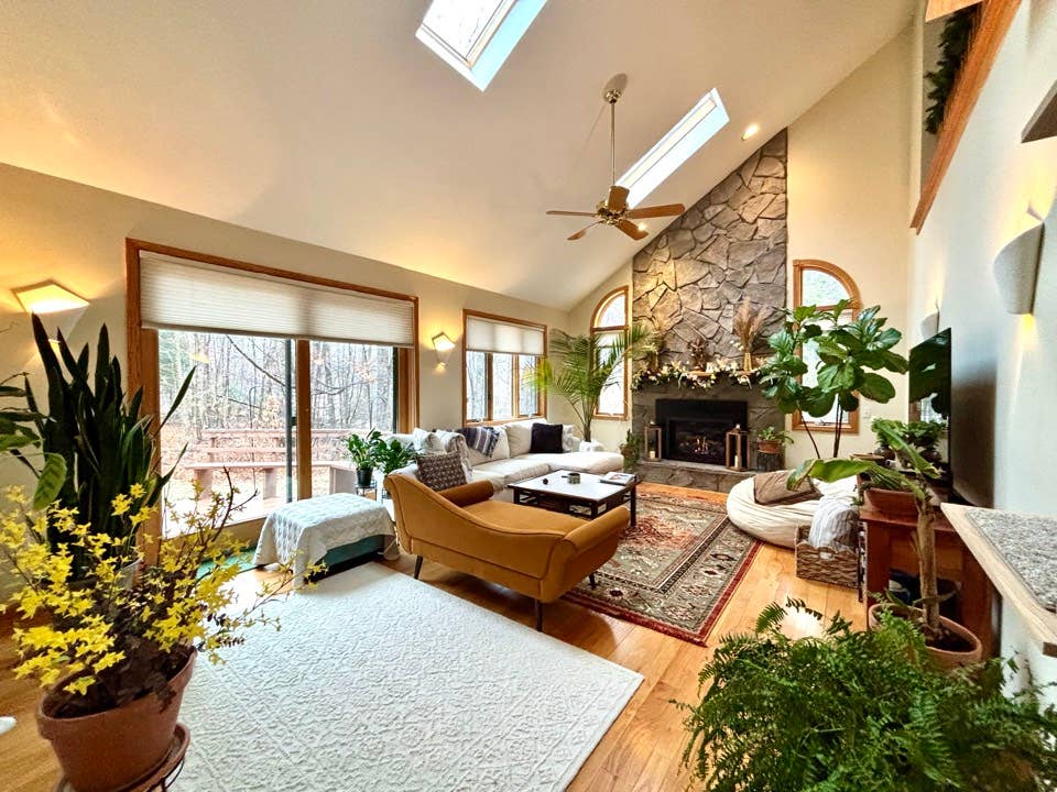 Housemate - Lakeside county home