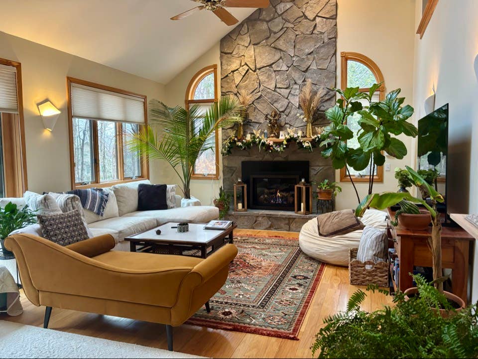 Housemate - Lakeside county home