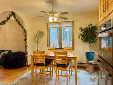 Housemate - Lakeside county home