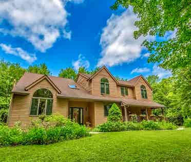 Housemate - Lakeside county home