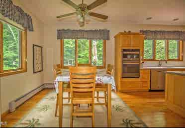 Housemate - Lakeside county home
