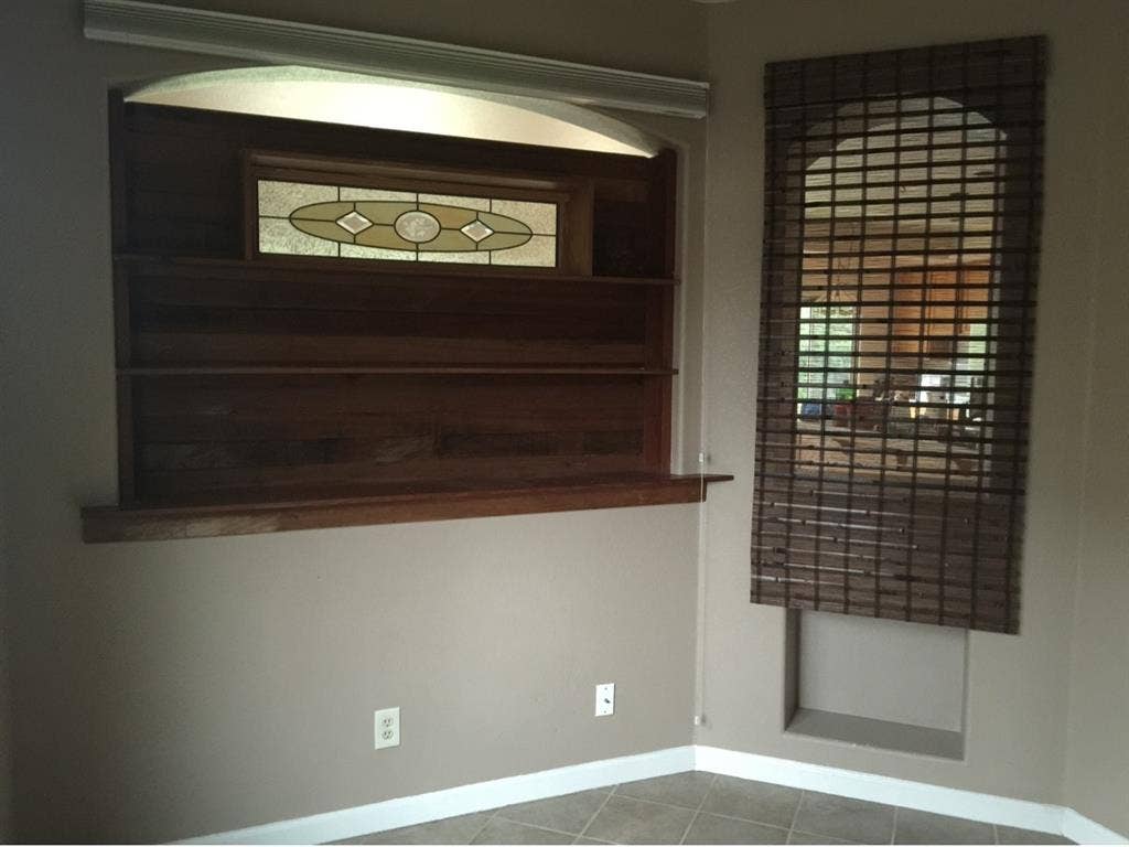 Need 4 roommates for 4 bd house