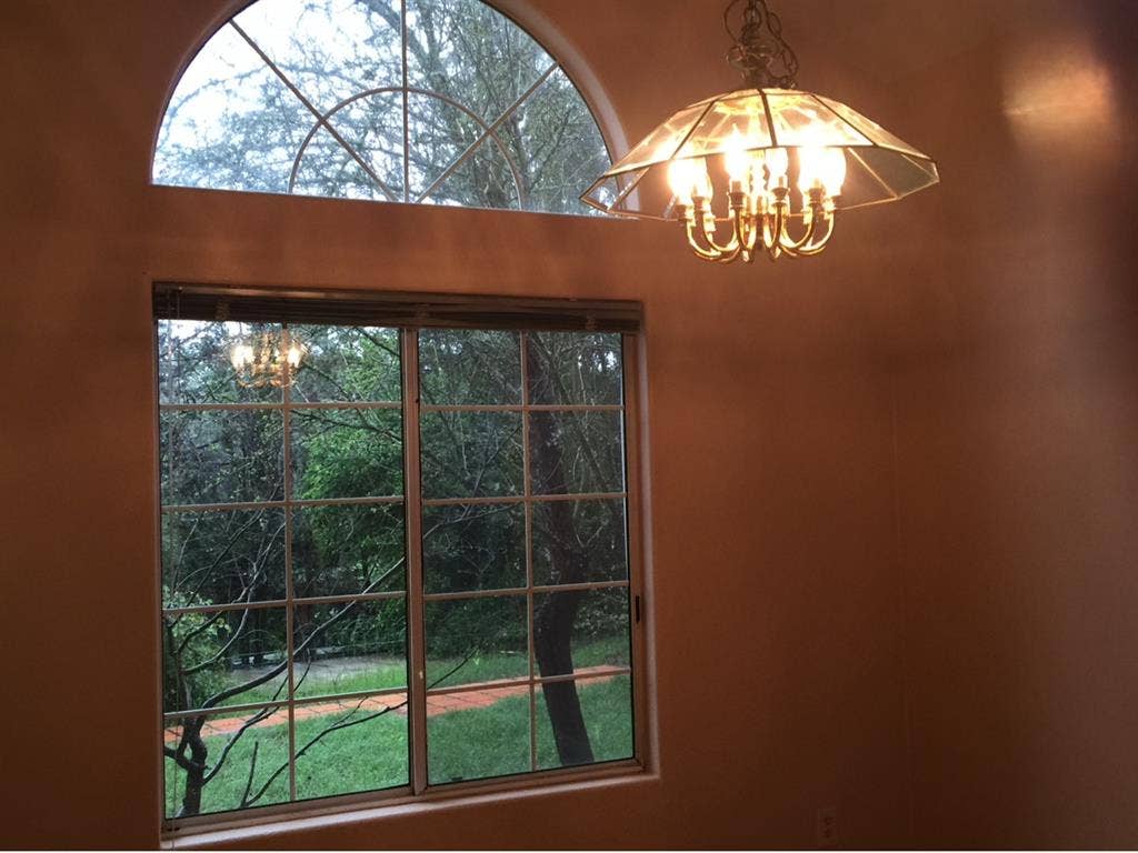 Need 4 roommates for 4 bd house