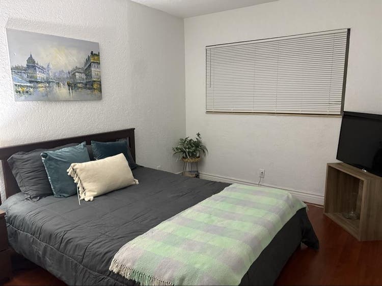 Room for Rent in Pompano Beach, FL