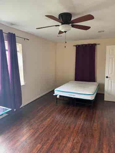 Master Bedroom UofH / Med Center 