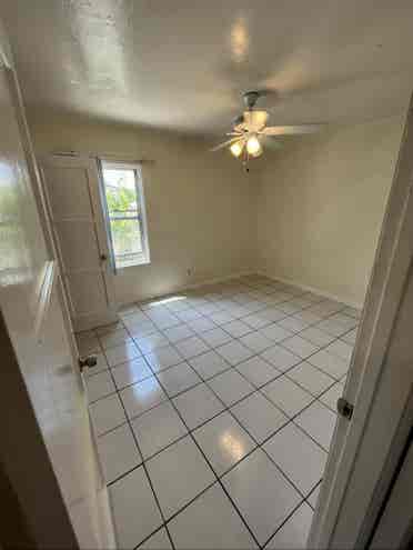 Looking for a new roomy June 1st