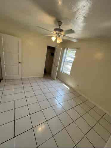 Looking for a new roomy June 1st