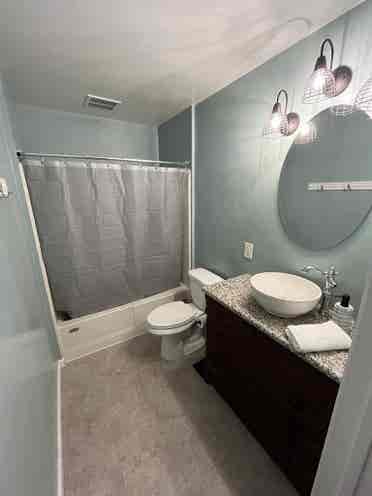 Looking for a new roomy June 1st