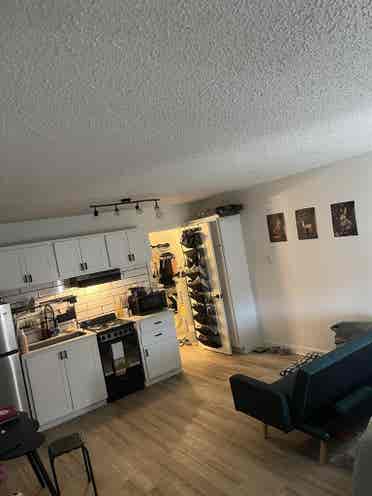Studio apartment (take over lease)