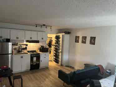 Studio apartment (take over lease)