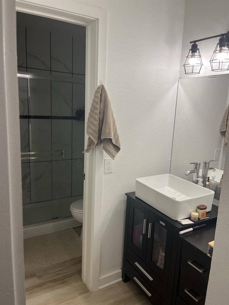 Studio apartment (take over lease)