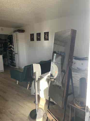 Studio apartment (take over lease)