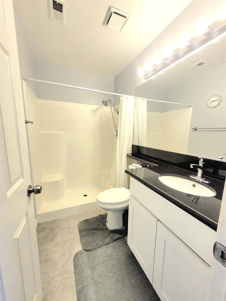 Mastr Bed Privt Bath Victoria Gardn
