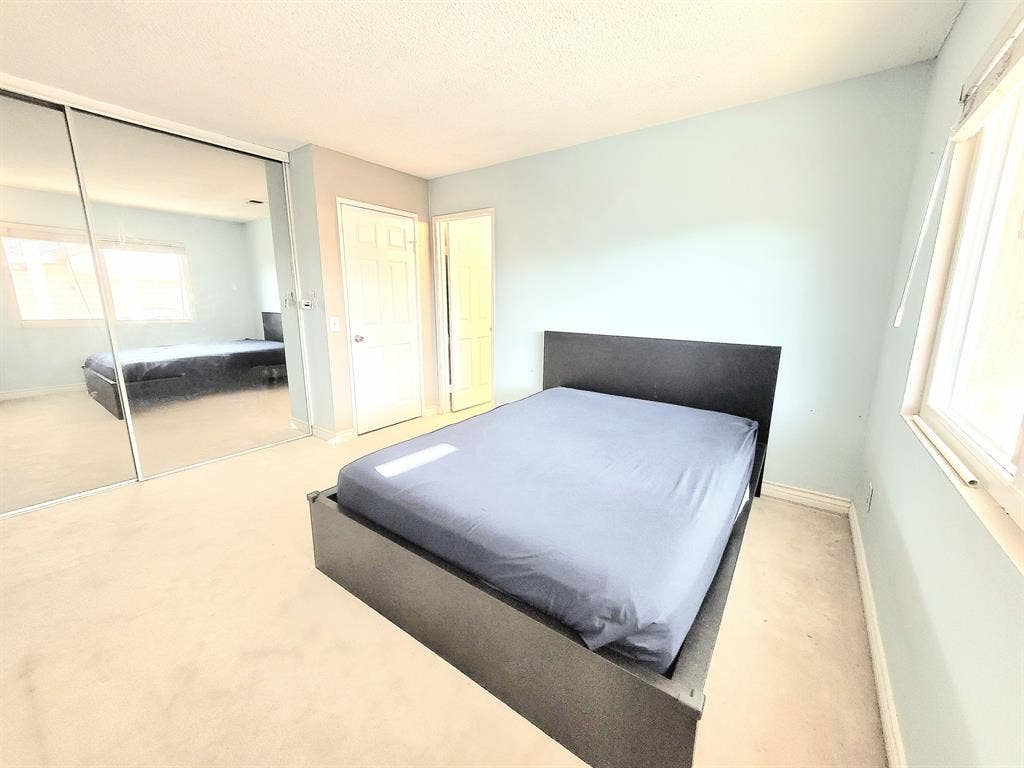 Mastr Bed Privt Bath Victoria Gardn