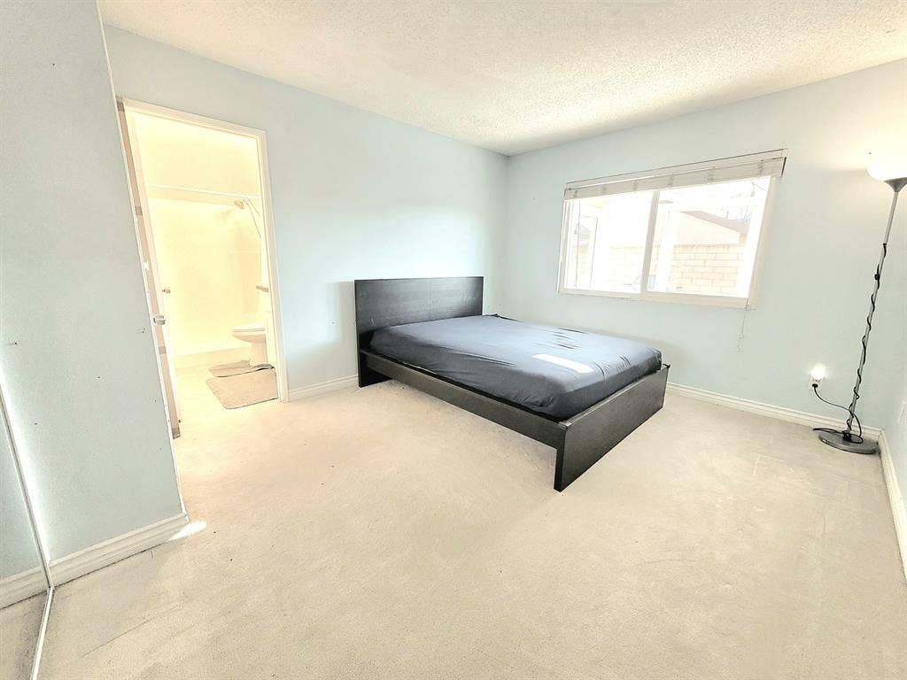 Mastr Bed Privt Bath Victoria Gardn