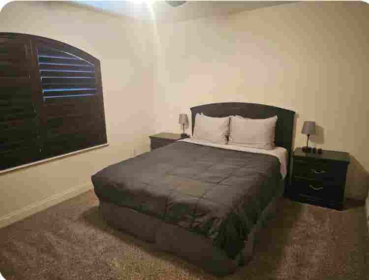 Priv room, pool, new floor/ paint