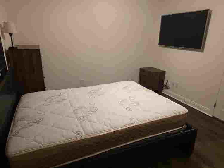 Priv room, pool, new floor/ paint