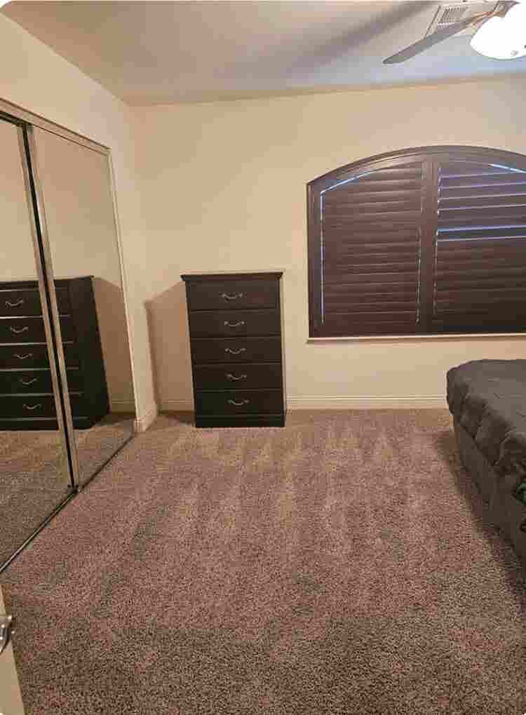 Priv room, pool, new floor/ paint