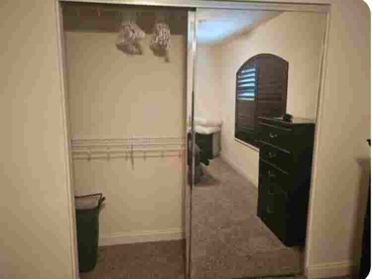 Priv room, pool, new floor/ paint