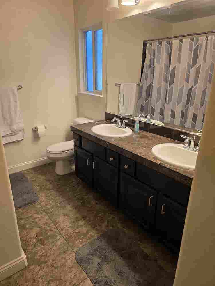 Priv room, pool, new floor/ paint